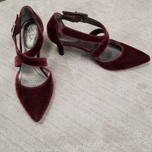 Beautiful velvet heels, worn once